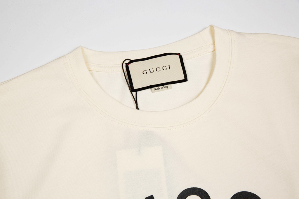Gucc* T-shirt